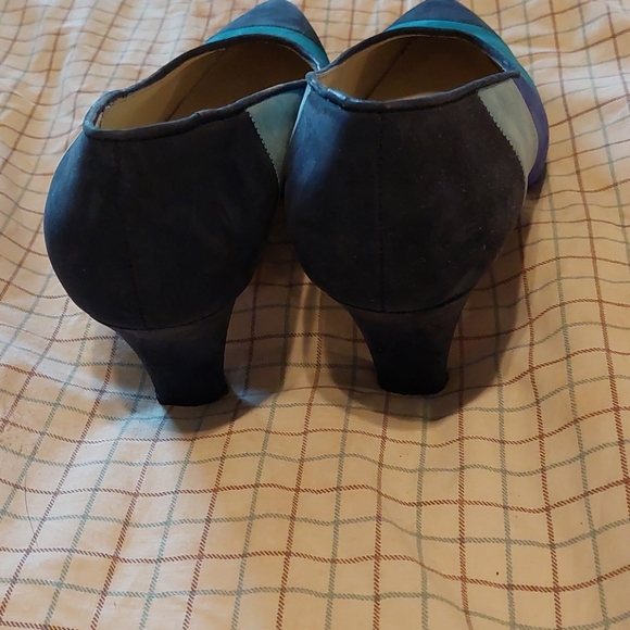 Shoes - Picture 4 of 9